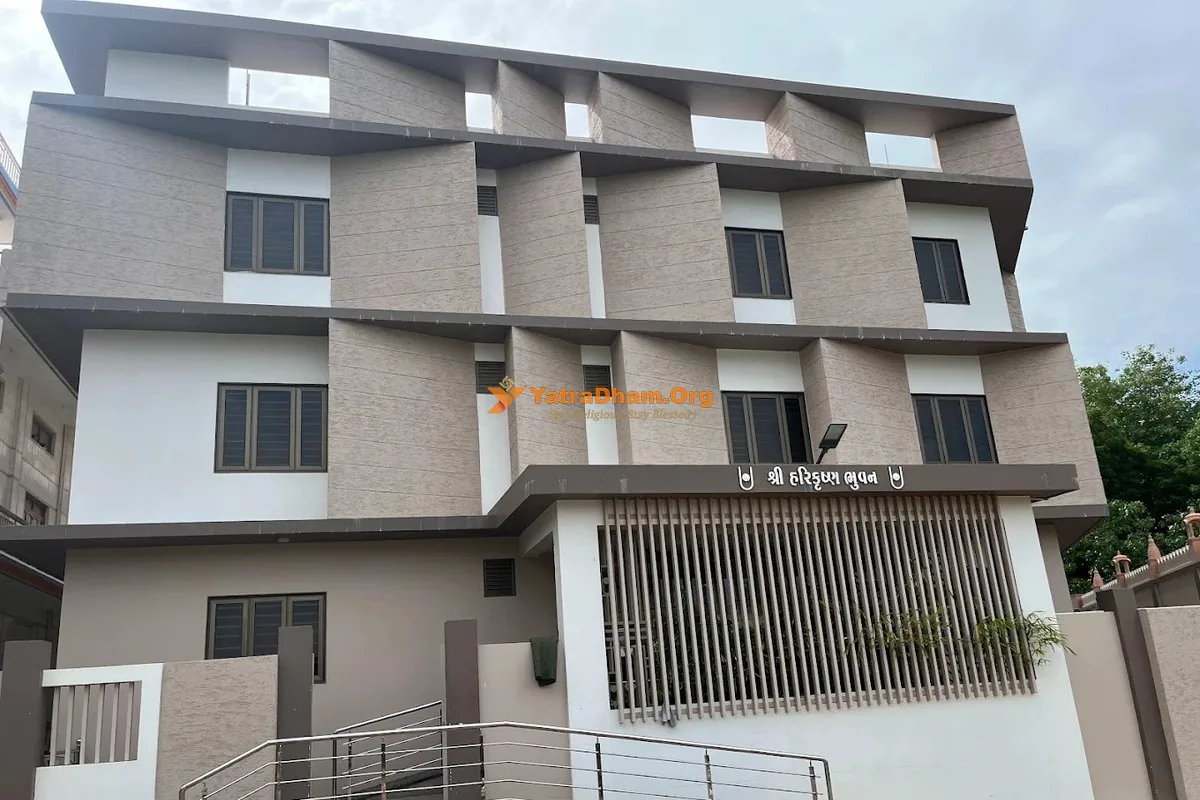Front view of Shree Harikrishna Bhuvan, a modern guest house building in Bhuj, Kutch